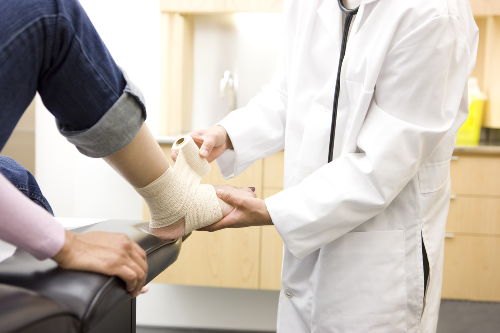 Benefits of Opting For Orthotic Equipment at an Early Stage of Injury
